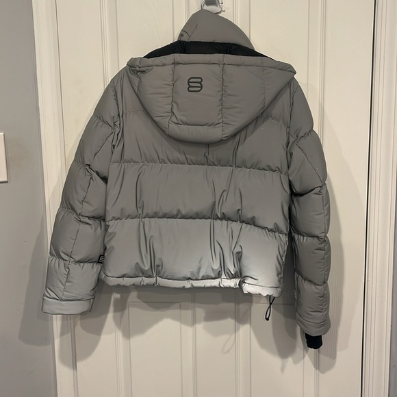 Aritzia Super Puff Shorty - Hi-Vis / reflective silver - Picture 5 of 9